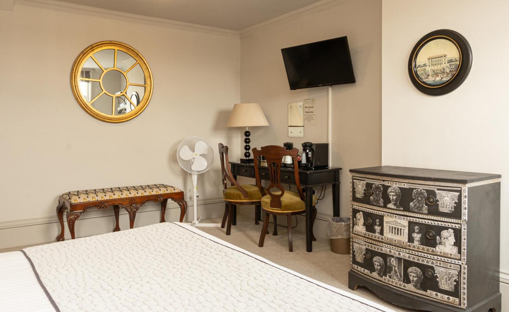 Woodberry Inn Бриджнорс Экстерьер фото
