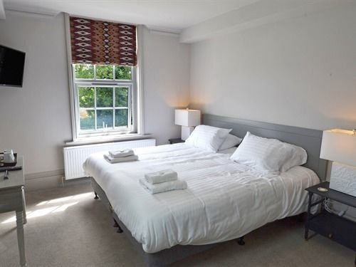 Woodberry Inn Бриджнорс Экстерьер фото
